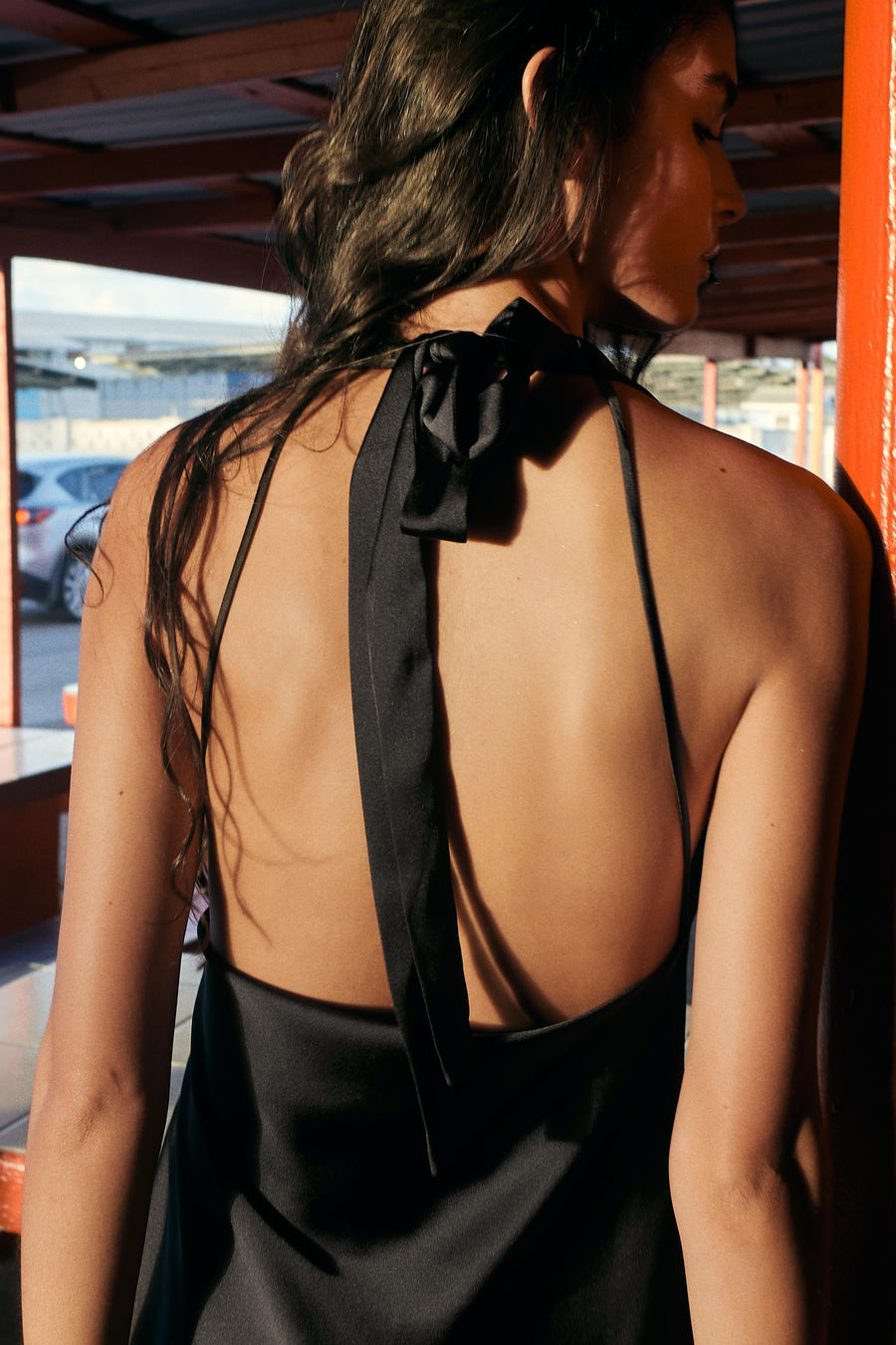 VESTIDO HALTER SATINADO