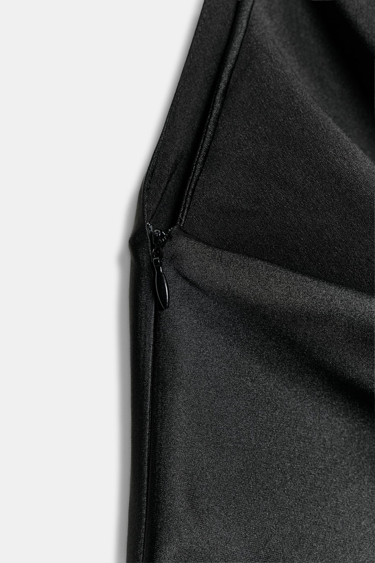 VESTIDO HALTER SATINADO