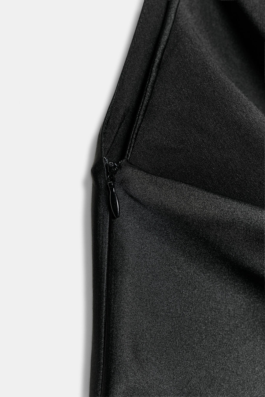 VESTIDO HALTER SATINADO